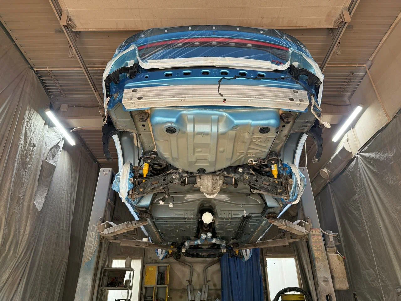 Днище Dodge Charger после мойки и дополнительного демонтажа