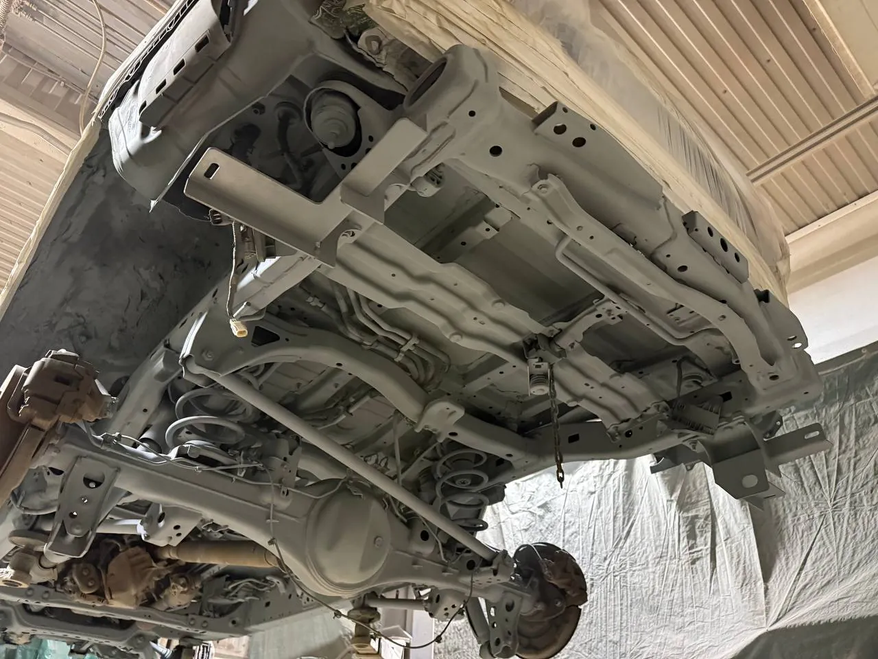 Цинкование очищенного днища Toyota Land Cruiser 200