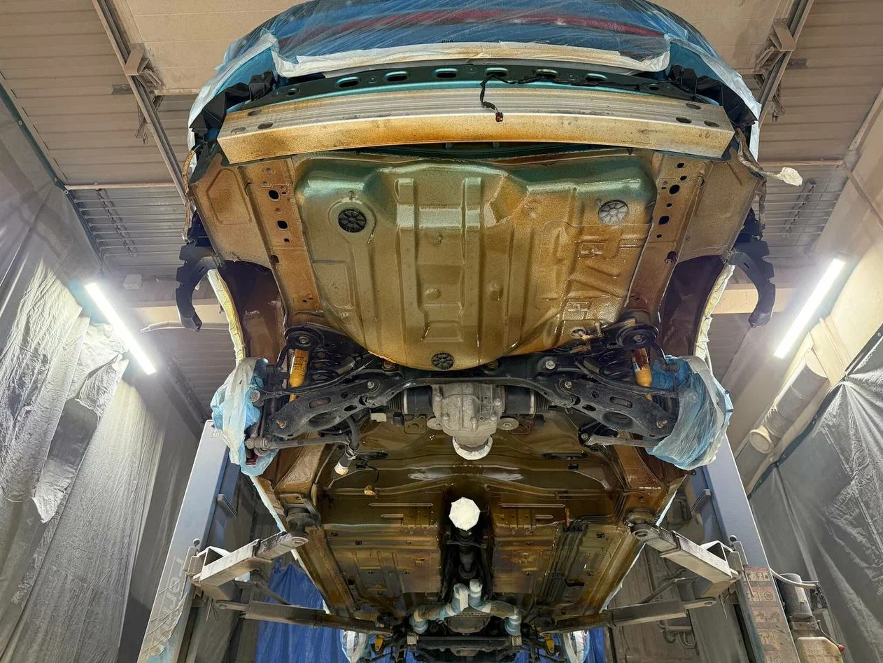 Задняя часть днища Dodge Charger после нанесения Mercasol 831